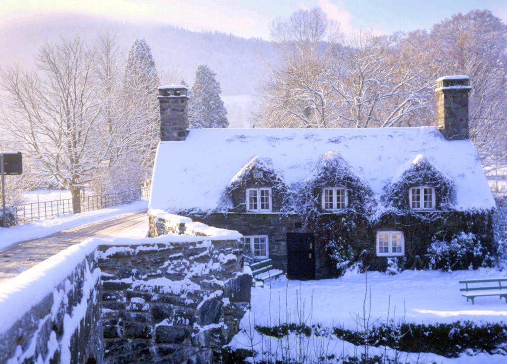 The Eagles Hotel Llanrwst Exteriör bild